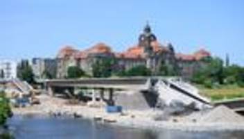 brückenabriss in dresden: weiterer teil der carolabrücke zum einsturz gebracht