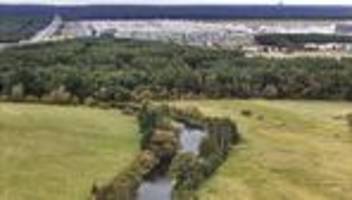 tesla-fabrik in grünheide: tesla unterschreibt neuen vertrag zur wassernutzung in brandenburg
