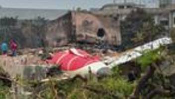 indien: einziger Überlebender berichtet von flugzeugabsturz in ahmedabad