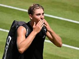 Küsschen nach Niederlage: Tennis-Hoffnung Engel fliegt raus und wird doch gefeiert
