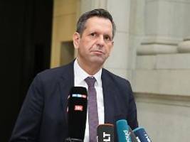 Opfer liegt im Krankenhaus: Ministerpräsident Lies bringt Radfahrer mit Autotür zu Fall