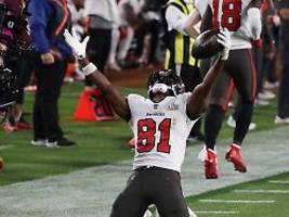 schon wieder antonio brown ...: polizei sucht gefallenen football-superstar wegen mordversuchs