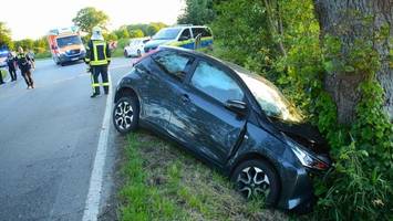 schon wieder: autofahrer prallt bei lasbek gegen baum