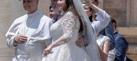 gott behüte! warum papst leo xiv. bei der generalaudienz basball-kappe trägt