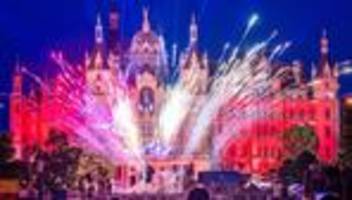 fenster in die vergangenheit: schwerin feiert schlossfest - und macht geschichte lebendig