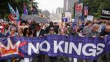 parade und proteste: no kings: landesweite proteste gegen trump kommen in gang