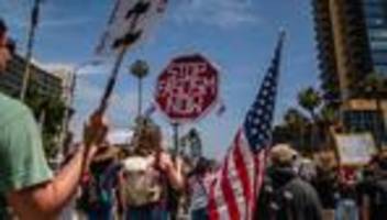 usa: landesweite proteste gegen donald trump haben begonnen
