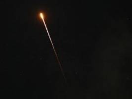 bevölkerung soll in schutzräume: iran feuert neue raketenwelle auf israel ab
