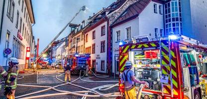 Großbrand in Villingen-Schwenningen: Mehrere Gebäude in der Altstadt in Flammen