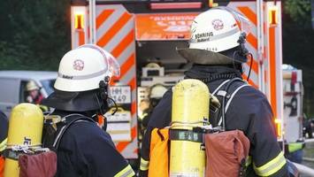 balkonbrand in groß borstel breitet sich bis ins dach aus