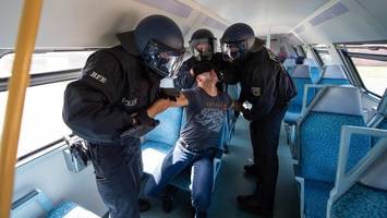 kein ticket – 27-jähriger geht mit fäusten auf schaffner los