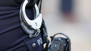 Mann läuft mit Messer in der Hand durch den Stadtpark – Festnahme