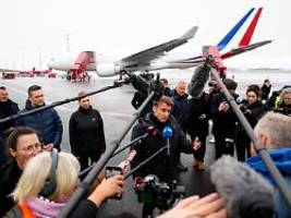 die reise ist ein signal: macron statt grönland einen anti-trump-besuch ab