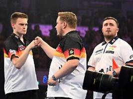 England bei Team-WM schon raus: Deutsches Darts-Doppel lässt Luke Littler wütend zurück