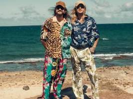 kaulitz & kaulitz kehrt zurück: zwischen swimmingpool und pimmel-puschen