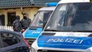 extremismus: razzia in mv im zusammenhang mit kaiserreichsgruppe