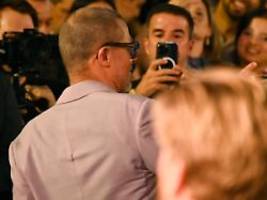 auch womanizer werden älter: leidet brad pitt unter haarverlust?