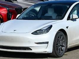 konkurrenz schneidet besser ab: assistenzsystem tesla vision versagt oft beim einparken