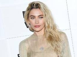 show an vater michaels todestag: paris jackson wirft kritikern ein f-k you entgegen
