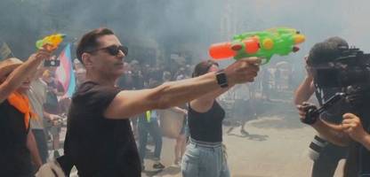 Massentourismus in Barcelona: Einwohner kämpfen mit kreativen Mitteln gegen Touristenflut