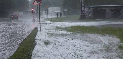 Sachsen: Weggeschwemmte Autos, überflutete Felder und Hagelberge nach Unwetter
