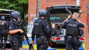 senior (89) fuchtelt mit waffe herum: polizei stürmt wohnung