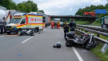 Unfall auf der A1: Gemeinsame Tour endet für zwei Biker in Klinik