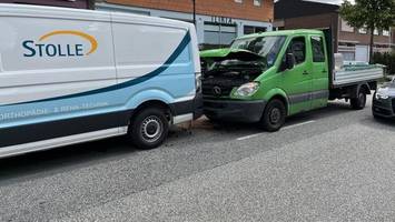 Unfall in Schwarzenbek: Klein-Lkw fährt gegen Lieferwagen