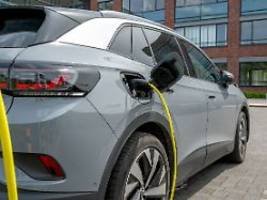 chinesen rücken vor: deutsche autobauer verlieren bei e-autos den anschluss