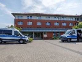 Hohe Zäune überwunden: Häftling gelingt in Bielefeld Flucht aus der JVA
