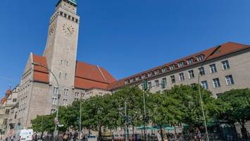 bezirksamt neukölln kündigt drastische sparmaßnahmen an
