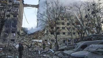 russischer angriff auf kiew tötet mindestens 14 menschen