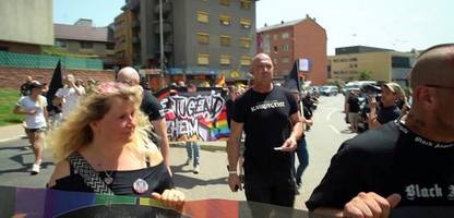 Rechtsextreme in Pforzheim: Homophobe Aussagen und Bedrohungen gegen LGBTQ - SPIEGEL TV
