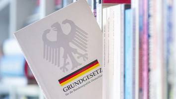 niedersachsen will verfassungsfeinde schneller entlassen