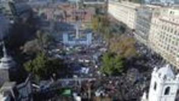 buenos aires: zehntausende demonstrieren für verurteilte ex-präsidentin kirchner