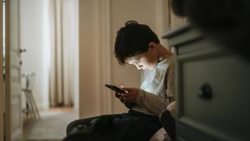 Missbrauch bei Instagram & Co.: Expertin erklärt Warnzeichen