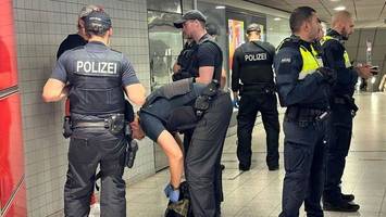 kontrolle am jungfernstieg: messer und betäubungsmittel gefunden