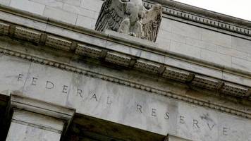 Fed-Entscheid: US-Notenbank Fed belässt Leitzins auf hohem Niveau