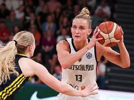 Drei Topspielerinnen fehlen: Geburtstagskind Nowitzki jubelt mit: EM-Traumstart für DBB-Frauen