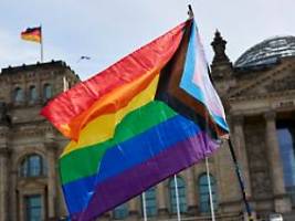 kein regenbogen über bundestag: sind csd-paraden jetzt schon zu woke?