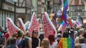 christopher street day: csd-veranstalter warnen vor rechter gewalt und angst