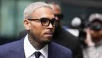 Vorwurf der schweren Körperverletzung: Chris Brown plädiert vor Gericht auf nicht Schuldig