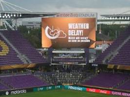 blitz, donner, unterbrechung: schon wieder klub-wm-stadion wegen unwetter geräumt