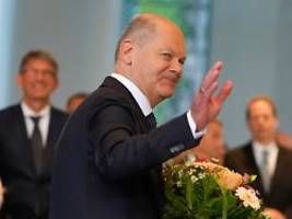 Linker: Aus der Zeit gefallen: Regierung verteidigt neue Stellen für Scholz-Büro