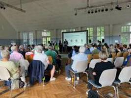 Geplante Windräder in Groß Glienicke : Angespannte Stimmung bei Informationsveranstaltung in Potsdam