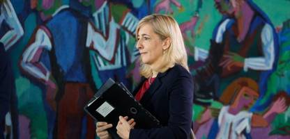 Nina Warken sieht Bund bei Behandlungskosten von Bürgergeldempfängern in der Pflicht