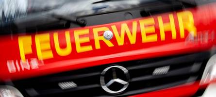 kerzenschale gerät auf balkon in brand