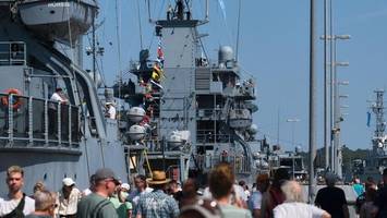 Aktivisten dringen auf Kieler Woche in militärischen Sperrbereich