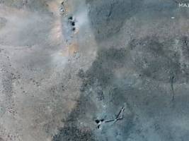 nach bombenangriff der usa: neue satellitenbilder zeigen löcher im berg über fordo