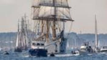 segelschulschiff: gorch fock auf heimreise zur kieler woche